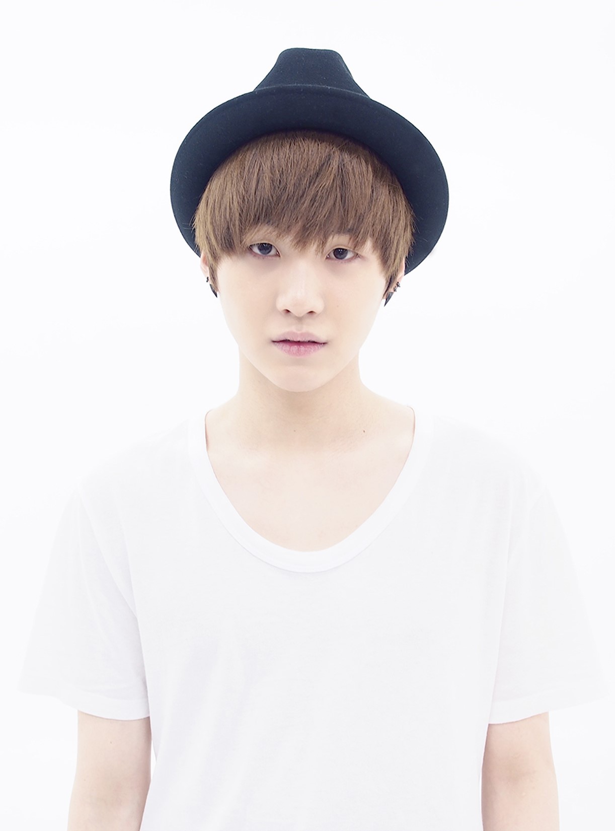 Suga during a photography session in May 2014